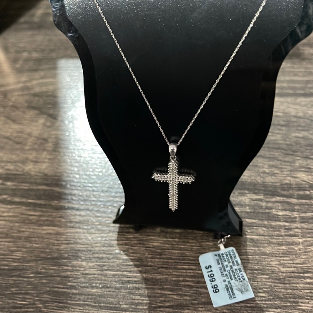 925 Sterling Silver Diamond accent cross pendant with chain